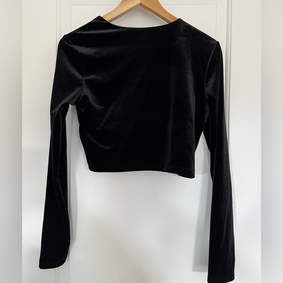 Dynamite Black Velvety Long-Sleeve Crop Top - Picture 4 of 5